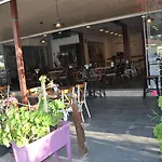 Neoss Boutique